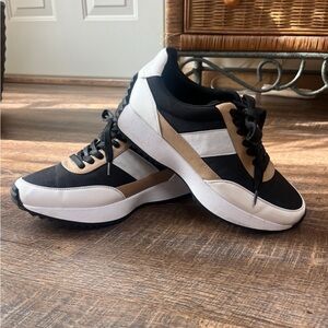 Dolbe Vita Sneakers 9.5